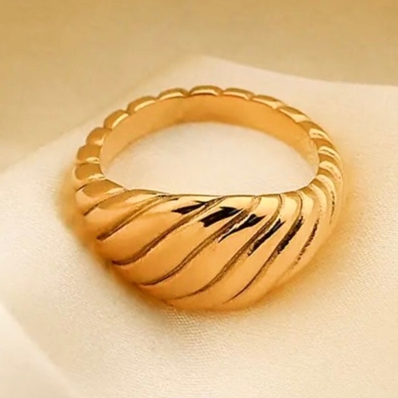 🧡10/$45🧡NEW 14K Gold Plated Croissant Stainless Steel Ring - Picture 11 of 12